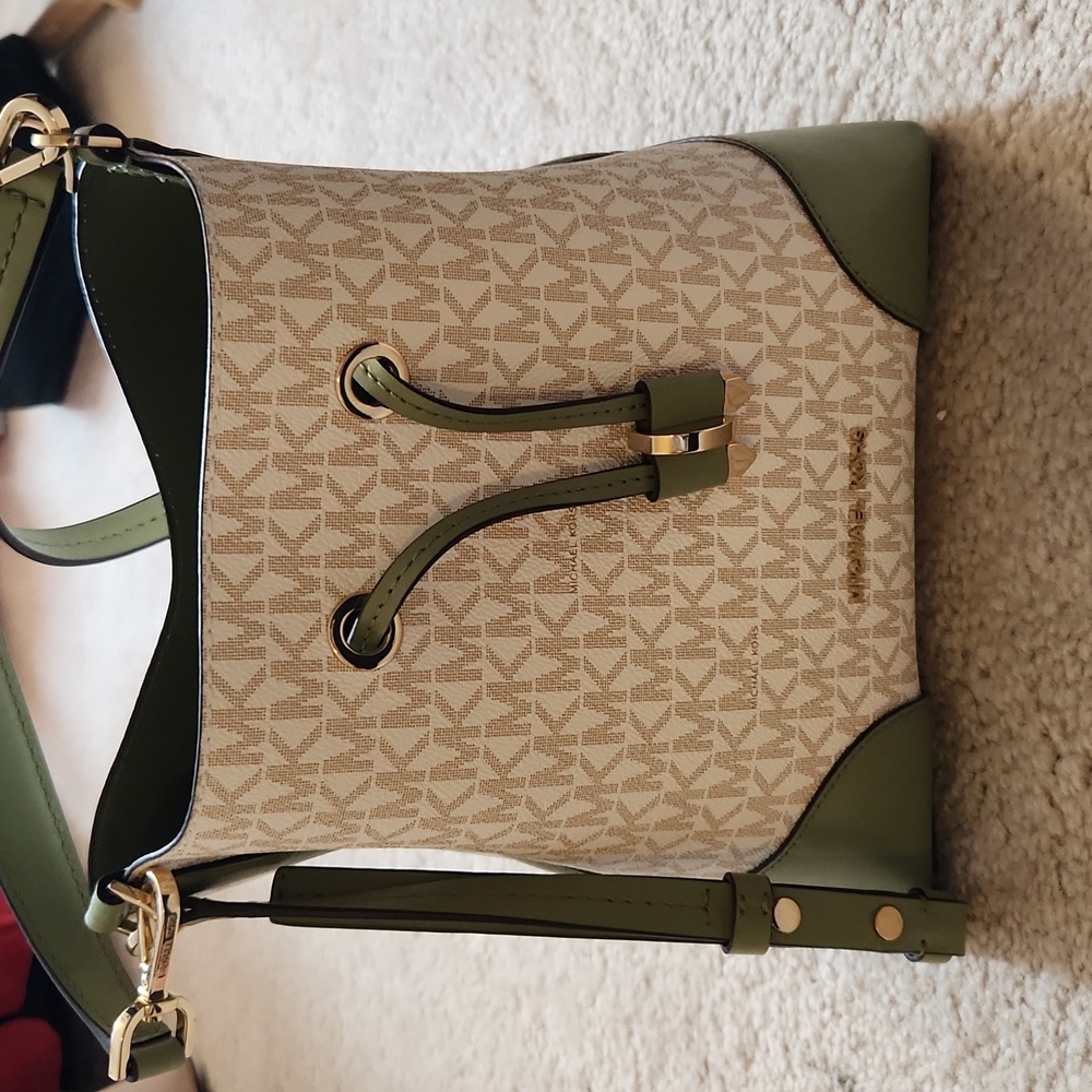 Michael Kors small bucket purse